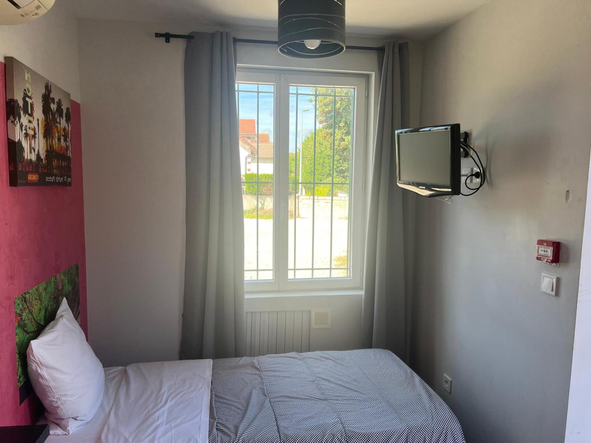 Hotel Des 2 Gares Auxerre Buitenkant foto